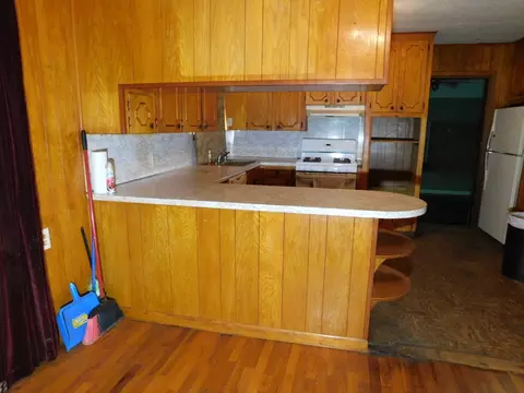 Kitchen - 303 Center Park Dr, Springhill, LA 71075 photo 4 of 7