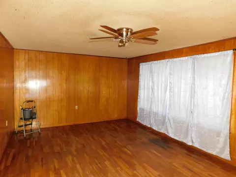 Living - 303 Center Park Dr, Springhill, LA 71075 photo 2 of 3