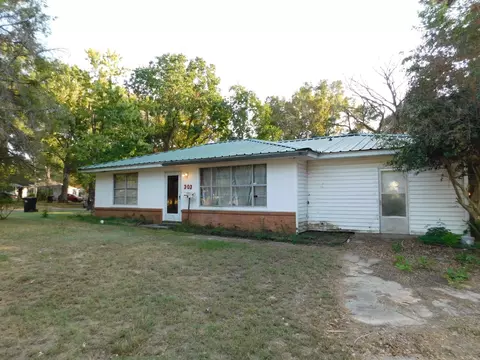 Exterior - 303 Center Park Dr, Springhill, LA 71075 photo 2 of 8