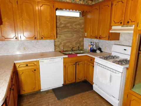 Kitchen - 303 Center Park Dr, Springhill, LA 71075 photo 1 of 7