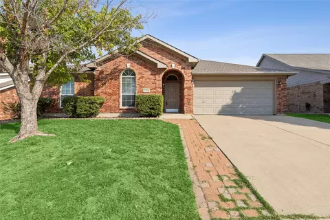 544 Cranbrook Dr, Fort Worth, TX 76131