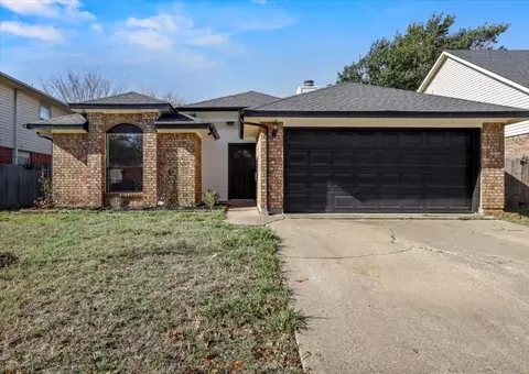 2204 Woodland Oaks Dr, Arlington, TX 76013