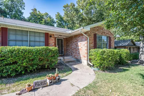 2323 Pinebluff Dr, Dallas, TX 75228