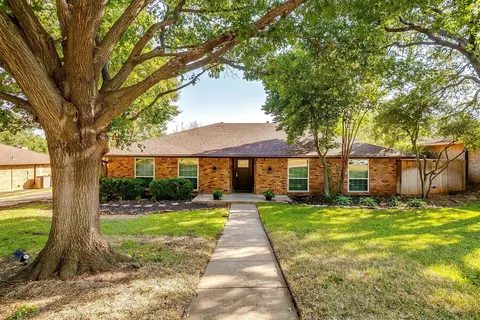 2608 High Oak Dr, Arlington, TX 76012