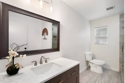 Bath - 204 Walnut St, Terrell, TX 75160 photo 3 of 4
