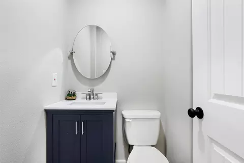 Bath - 204 Walnut St, Terrell, TX 75160 photo 4 of 4