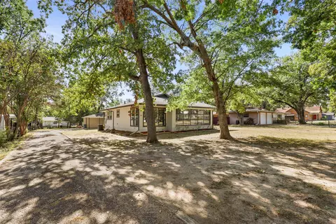 Exterior - 204 Walnut St, Terrell, TX 75160 photo 3 of 6