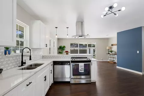 Kitchen - 204 Walnut St, Terrell, TX 75160 photo 3 of 4