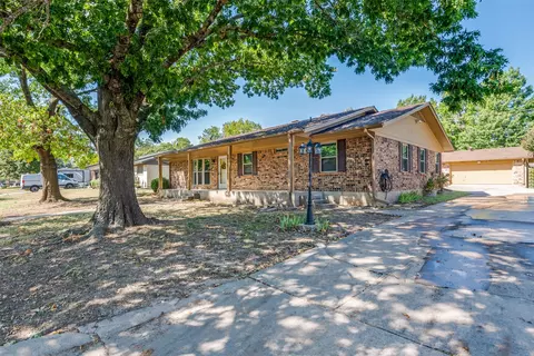 2025 Cypress St, Gainesville, TX 76240