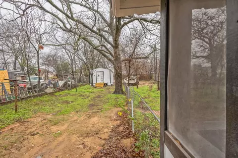 Exterior - 115 E Heron St, Denison, TX 75021 photo 2 of 3