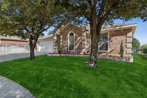 9805 Garden Ct, Argyle, TX 76226