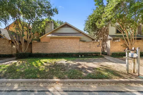 2212 Green Gate Dr, Arlington, TX 76012