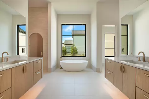 Bath - 620 Rustic Ridge Dr, Heath, TX 75032 photo 1 of 8