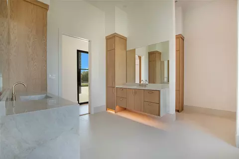 Bath - 620 Rustic Ridge Dr, Heath, TX 75032 photo 4 of 8