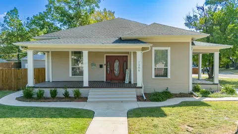 1306 Arp St, Commerce, TX 75428