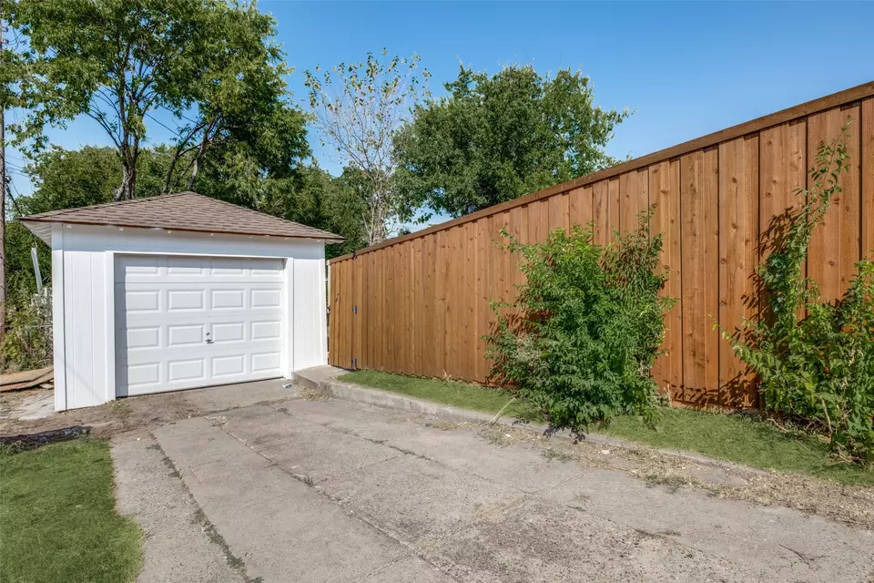 Exterior - 1023 Fernwood, Dallas, TX 75216 photo 7 of 7