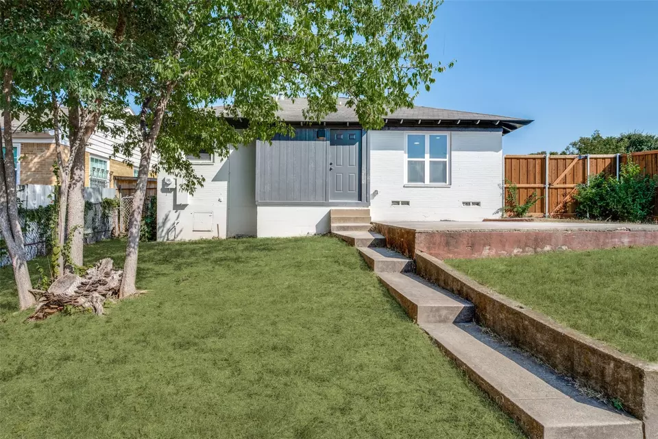 Exterior - 1023 Fernwood, Dallas, TX 75216 photo 5 of 7