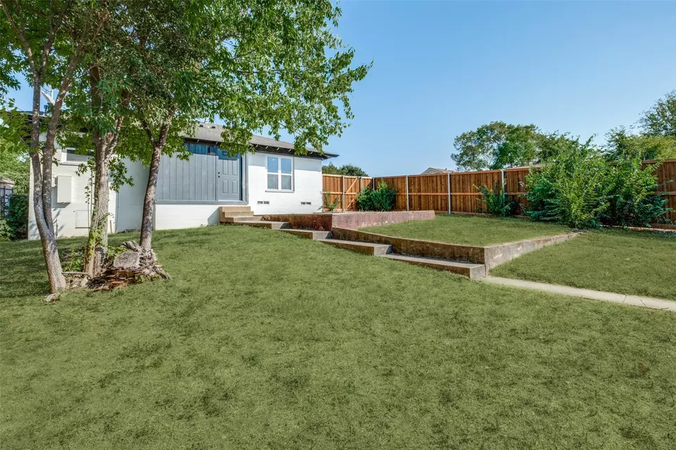 Exterior - 1023 Fernwood, Dallas, TX 75216 photo 6 of 7