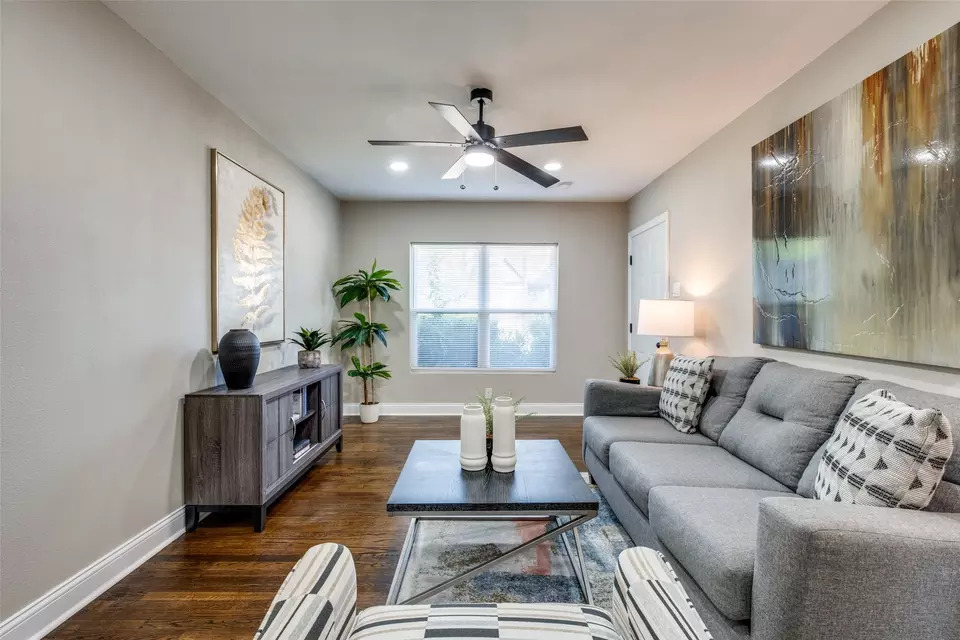 Living - 1023 Fernwood, Dallas, TX 75216 photo 2 of 3