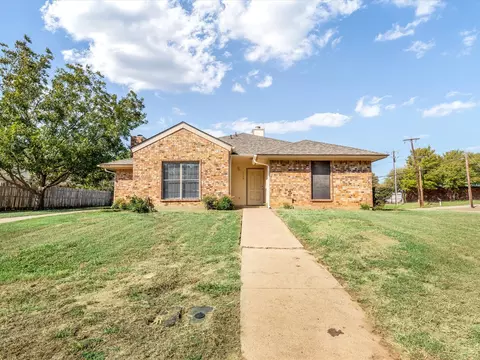 55085510 Creekridge Dr, Arlington, TX 76018