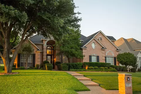 922 Riviera Dr, Mansfield, TX 76063