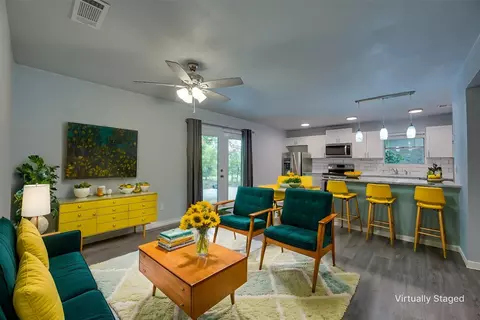 906 Foxe Basin Dr, Garland, TX 75040