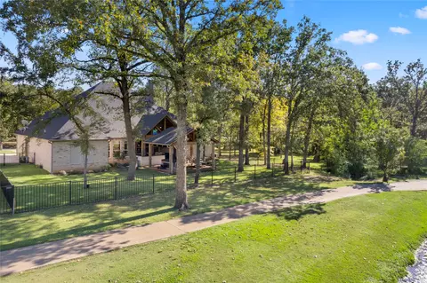 183 Colonial Dr, Mabank, TX 75156