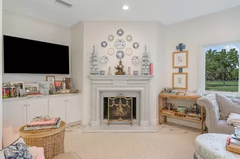 Living - 54 Pinehurst St, Abilene, TX 79606 photo 5 of 8