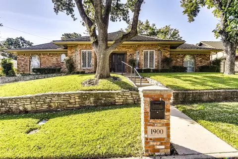 1900 Briarcrest Ln, Arlington, TX 76012