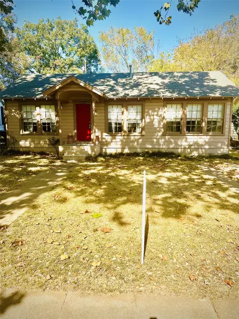 1127 W Chestnut St, Denison, TX 75020