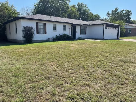 301 Gamble St, Burleson, TX 76028