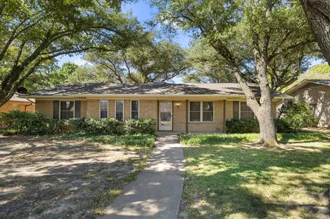 2908 Melmar Park St, Commerce, TX 75428