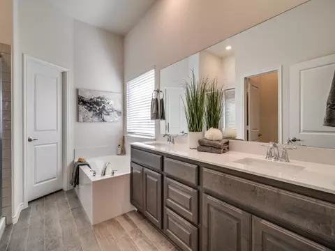 Bath - 4090 Ellinger Dr, Heath, TX 75126 photo 1 of 3