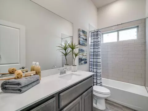 Bath - 4090 Ellinger Dr, Heath, TX 75126 photo 3 of 3