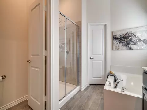 Bath - 4090 Ellinger Dr, Heath, TX 75126 photo 2 of 3