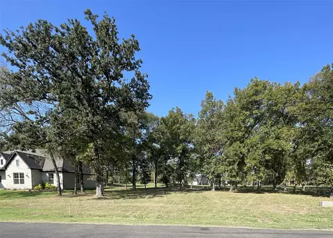 247 Saint Andrews Dr, Mabank, TX 75156
