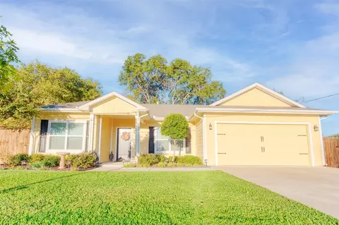 636 N Prairie St, Pilot Point, TX 76258