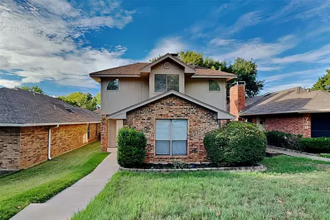 726 Red Oak Dr, Lewisville, TX 75067