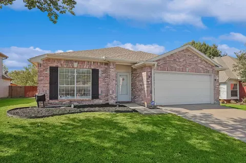 7616 Sunburst Trl, Denton, TX 76210