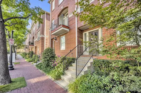 2488 Worthington St, Dallas, TX 75204