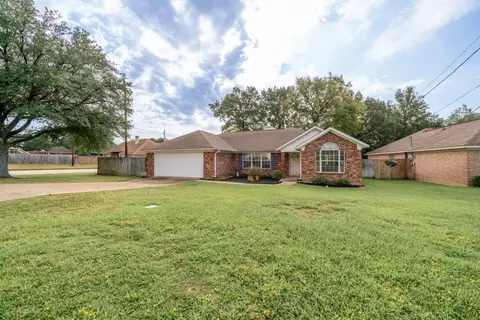 3720 Camelot Ct, Longview, TX 75605