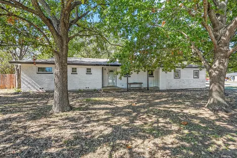 6716 Manor Dr, North Richland Hills, TX 76180