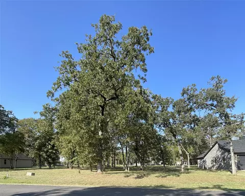 245 Saint Andrews Dr, Mabank, TX 75156