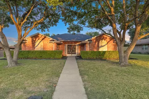 428 Cambridge Dr, Desoto, TX 75115