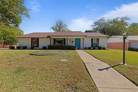 409 Huntington Dr, Euless, TX 76040