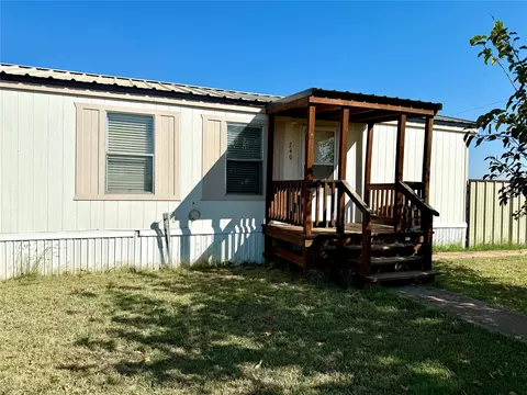 240 S Madison Ave, Aspermont, TX 79502