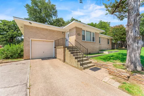 717 Buena Vista Dr, Hurst, TX 76053