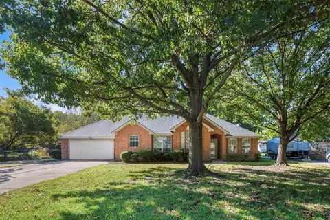 819 Sandra Ln, Grand Prairie, TX 75052