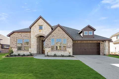 132 Fireberry Dr, Glenn Heights, TX 75154