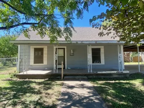 307 N Trappier St, Alvord, TX 76225